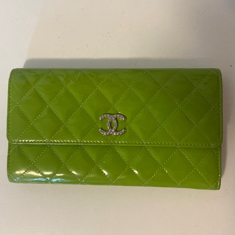 Authentic Chanel green patent leather clutch / wallet